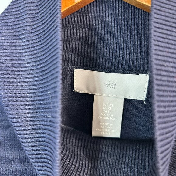 H&M MOCK TURTLENECK SWEATER - Picture 2 of 4